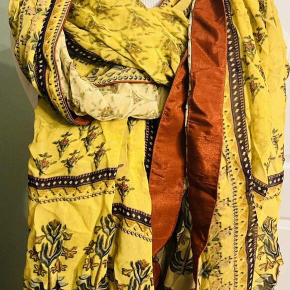 Vintage Handcrafted Yellow Floral Scarf – Boho Chic Elegance - Picture 4 of 6